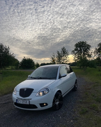 Lancia Ypsilon cena 18000 przebieg: 185500, rok produkcji 2007 z Praszka małe 211